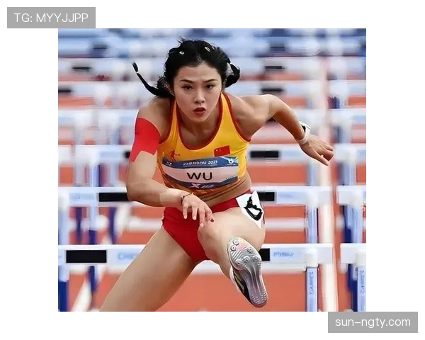 吴艳妮赛前涂指甲油的样子，真当自己是去走红毯？
